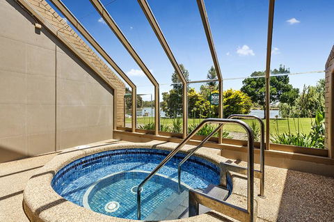 Lakeside Country Club - Accommodation Noosa 1
