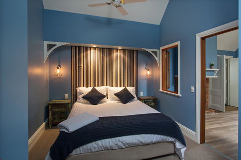 Oak Tree Lodge - Accommodation Noosa 0