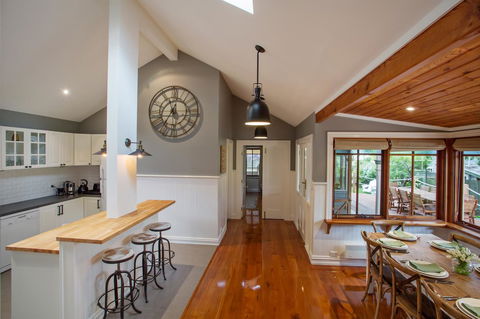Oak Tree Lodge - Accommodation Noosa 7