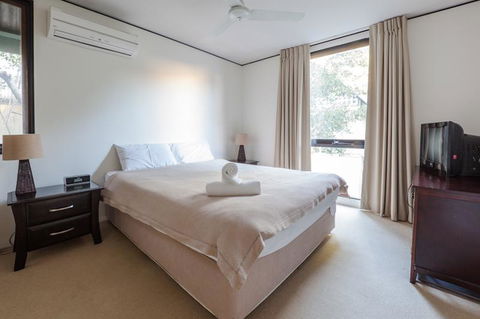 The Hastings Beach Houses - Accommodation Noosa 14