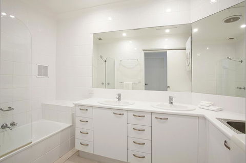 Noosa Shores Resort - Accommodation Noosa 1