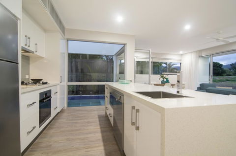 Pool Resort Port Douglas - Accommodation Noosa 40