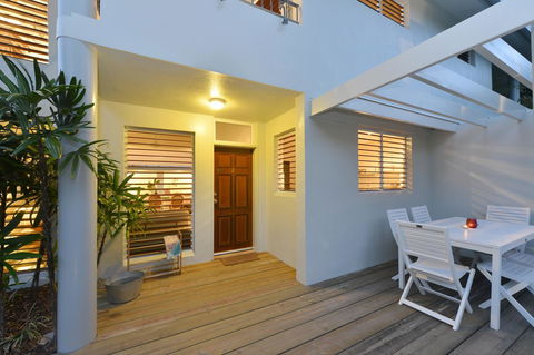 [ ANDY'S BEACH HOUSE ] - Accommodation Noosa 7