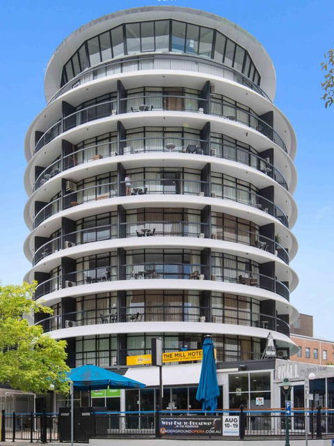Madison Tower Mill Hotel - Accommodation Noosa 0