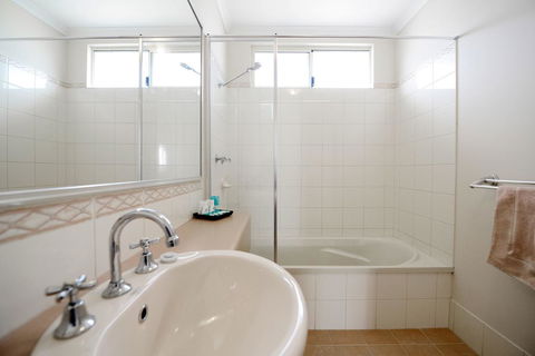 Wavecrest Village & Tourist Park - Accommodation Noosa 3