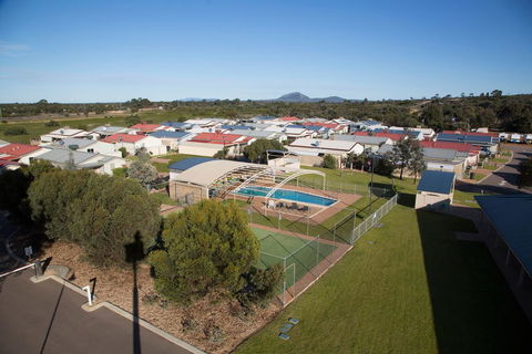 Wavecrest Village & Tourist Park - Accommodation Noosa 1