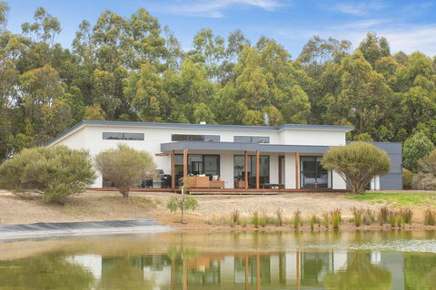 Wharfedale - Accommodation Noosa 0
