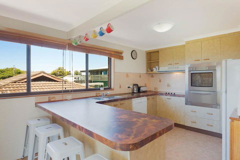 Williams Wonder - Large Beach House - Accommodation Noosa 2