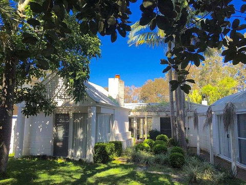 Wisteria Cottage On The Lagoon/Beach - Accommodation Noosa 0
