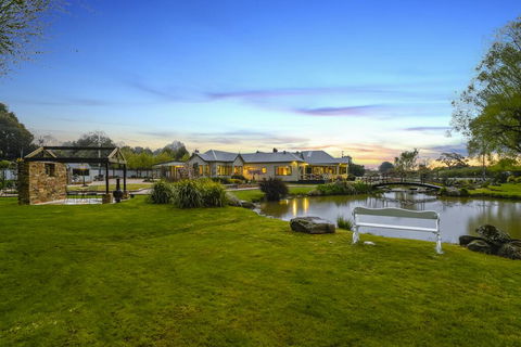 Woodend Old School House - Accommodation Noosa 2
