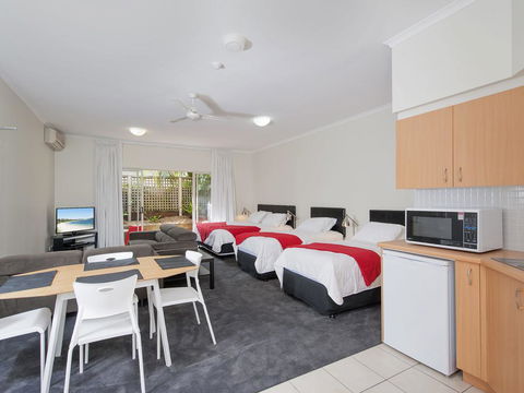 Zenith Studio, Unit 4/10 Messines Street - Accommodation Noosa 3