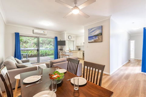 Adriana 4 Open Plan Living With Backyard - Accommodation Noosa 2