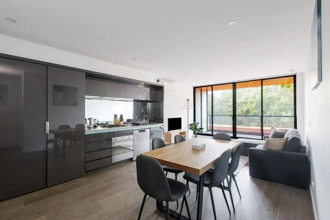 A 3BR Apt Next To Melbourne Zoo FREE Parking - Accommodation Noosa 0