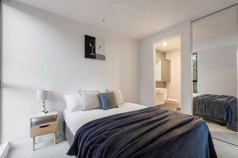 A 3BR Apt Next To Melbourne Zoo FREE Parking - Accommodation Noosa 1