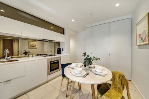 A Comfy 2BR Apt Near Crown & Southern Cross - Accommodation Noosa 4
