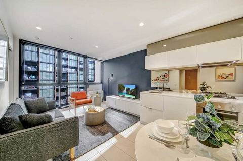 A Comfy 2BR Apt Near Crown & Southern Cross - Accommodation Noosa 0