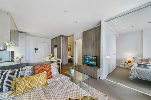 A Comfy & Stylish 2BR Apt Near Southern Cross - Accommodation Noosa 0