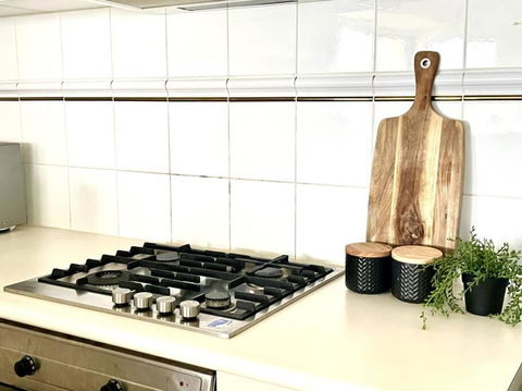 A Cozy 2B2B Apt Next To Carlton Garden W/ Parking - Accommodation Noosa 4