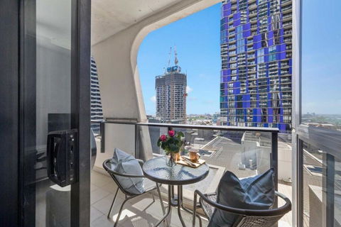 A Cozy 2BR Apt Next To Queen Victoria Market & Melbourne Central With City Views - Accommodation Noosa 0