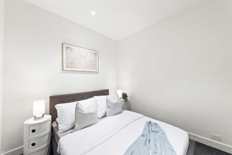 A Cozy & Lovely 2BR Apt Near Melbourne Central - Accommodation Noosa 4