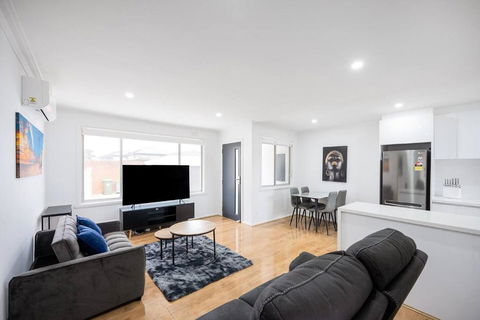 A Private Hideaway With Large Backyard And CarParks - Accommodation Noosa 0