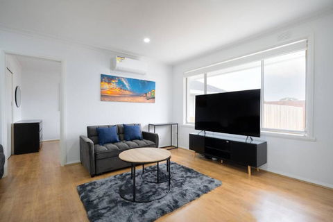 A Private Hideaway With Large Backyard And CarParks - Accommodation Noosa 1