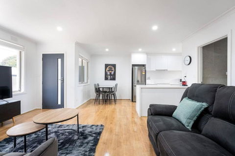A Private Hideaway With Large Backyard And CarParks - Accommodation Noosa 3