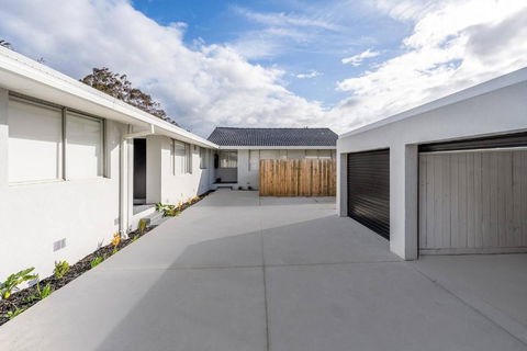 A Private Hideaway With Large Backyard And CarParks - Accommodation Noosa 4