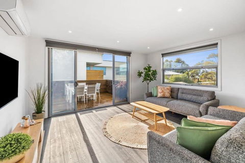 A Wave From It All Ocean Glimpse Central Torquay - Accommodation Noosa 0