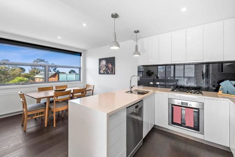 A Wave From It All Ocean Glimpse Central Torquay - Accommodation Noosa 2