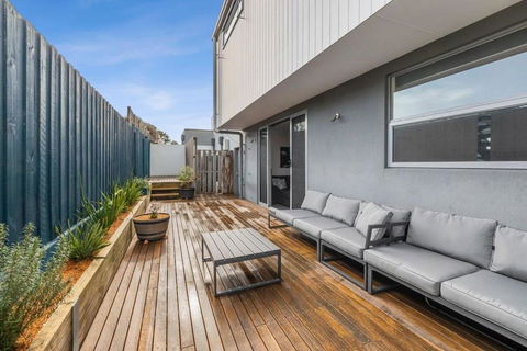 A Wave From It All Ocean Glimpse Central Torquay - Accommodation Noosa 4