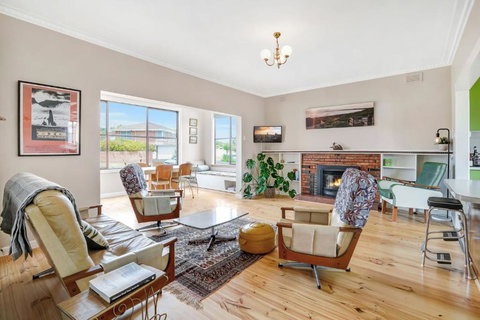 A Wave From It All - Accommodation Noosa 0