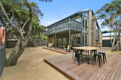 A1 Location By The Sea - Accommodation Noosa 0