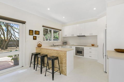 A1 Location By The Sea - Accommodation Noosa 2