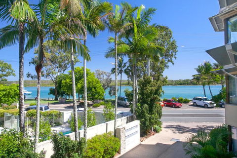 Aarons Luxury Retreat - Accommodation Noosa 0