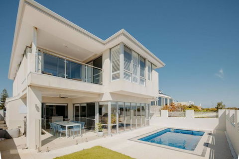 Above The Clouds By St Nicholas - Accommodation Noosa 0