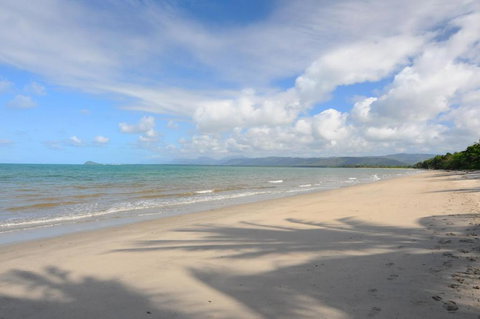 ABSOLUTE BEACHFRONT BLISS - NEWELL BEACH - 10 Metres To The Ocean - Accommodation Noosa 4