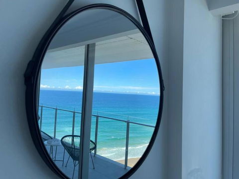 Absolute Beachfront Central Surfers Paradise - Accommodation Noosa 3