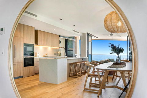 Absolute Beachfront Luxury Apartment - Accommodation Noosa 3