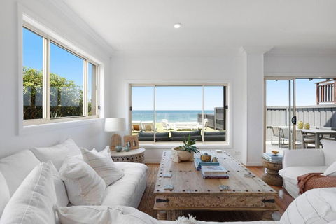 Absolute Beachfront Luxury In Narrabeen - Accommodation Noosa 3