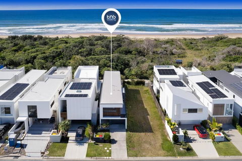 Absolute Beachfront Marcoola 4Bd, Heated Spa - Accommodation Noosa 0