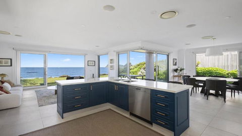 Absolute Beachfront On Stunning Pearl Beach - Accommodation Noosa 2