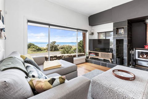 Absolute Beachfront Views Apollo Bay - Accommodation Noosa 0