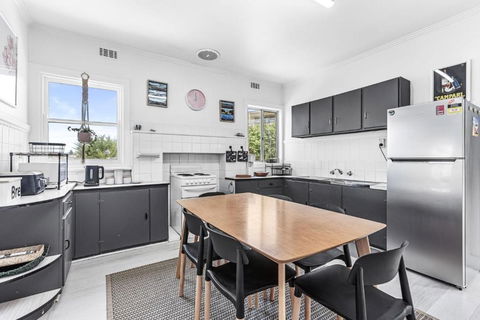 Absolute Beachfront Views Apollo Bay - Accommodation Noosa 2