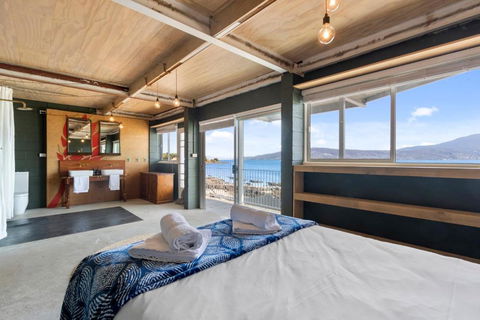 Absolute Waterfront Only 15 Minutes From Hobart - Accommodation Noosa 1