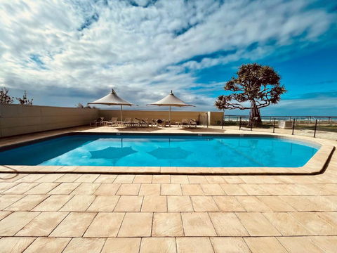 ABSOLUTELY STUNNING! ON THE BEACH !!! - Accommodation Noosa 2