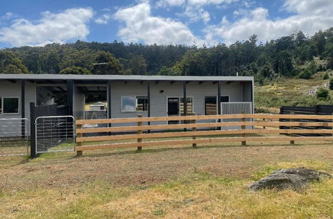 Acacia Hills Retreat - Accommodation Noosa 0