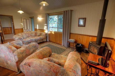 Accommodation Creek Cottages & Sundown View Suites - Accommodation Noosa 4
