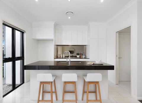 Adorable 3 Br Townhouse With Wifi & Parking - Accommodation Noosa 4