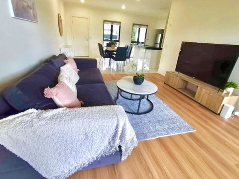 Adorable 3 Br Townhouse With Wifi & Parking - Accommodation Noosa 1